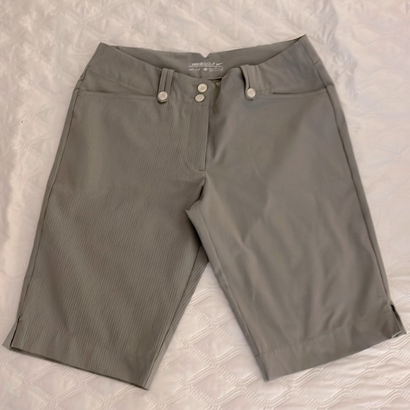 Nike Golf Women’s Shorts dry fit stripes SZ M - Picture 1 of 9
